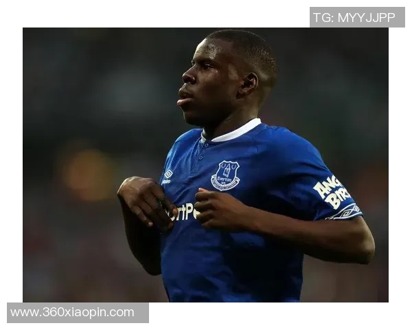 足球球星扇子热潮掀起 收藏价值与纪念意义并存的全新趋势