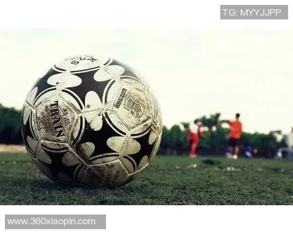 扁平足球成为焦点 哪位球星因独特踢法引发广泛关注